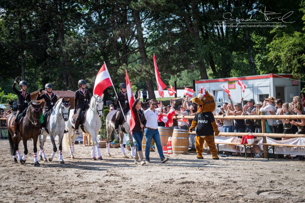 Insgesamt 45 Pferd-Reiterpaare aus 15 Nationen und jede Menge Fans waren zur Working Equitation Weltmeisterschaft angereist und ihr Können unter Beweis zu stellen.