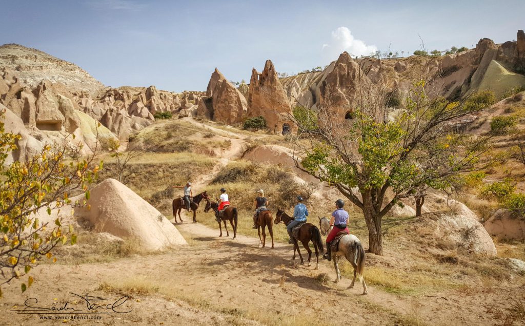 Beim Kapadokya Trail Ride gab es keine "fixe Reihenfolge" in der Gruppe. Die Pferde waren sehr verträglich und man konnte einfach "Durcheinander" reiten.